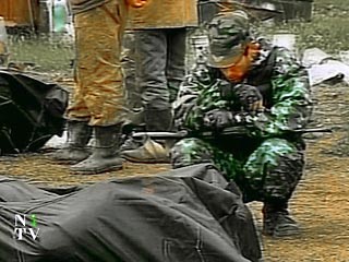 В перестрелке с боевиками в Ножай-Юртовском районе Чечни, где проводится спецоперация по ликвидации участников незаконных вооруженных формирований, погибли трое сотрудников правоохранительных органов