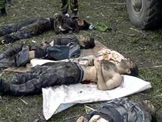 На административной границе Чечни и Дагестана в районе горного перевала Амир-Корт подразделение федеральных сил уничтожило в четверг бандгруппу из 3 человек, которая направлялась в Азербайджан для совершения теракта