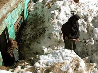 По крайней мере 270 человек погибли в индийском штате Джамму и Кашмир после того, как на этот гималайский регион неделю назад обрушились небывалые снегопады