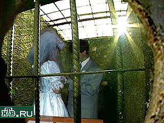 В Абу-Даби состоялась свадьба двух заключенных - россиянки и англичанина