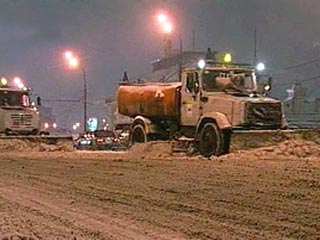 Ночью, когда интенсивность движения снизится, в город выйдет свыше 10 тысяч снегоуборочных машин