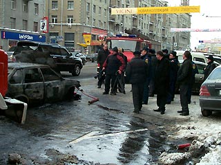 В центре Москвы на Тверской улице во вторник днем загорелся легковой автомобиль ВАЗ-2114