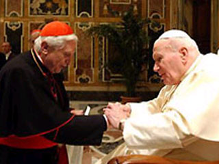 Кардинал Йозеф Ратцингер  посетил понтифика. Папа разговаривал с ним на двух языках - немецком и итальянском