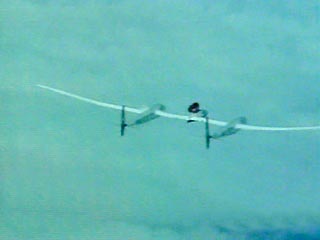 В ходе кругосветного одиночного полета без дозаправки известный путешественник Стив Фоссет побил рекорд беспосадочного полета, который был установлен еще в 1962 году на самолете Б-52