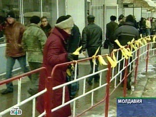 Около 100 российских наблюдателей задержаны при попытке въехать в Молдавию