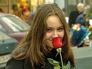 "Женский день" - 8 марта - считают лично для себя праздником подавляющее большинство россиян (90%). Причем это мнение разделяют в равной мере мужчины и женщины, люди разного возраста и материального положения