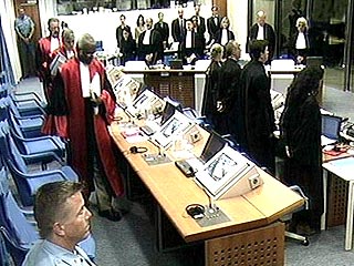 Косовский премьер-министр, этнический албанец, Рамуш Харадинай обвинен в преступлениях военным трибуналом ООН в Гааге