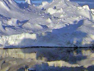 Шотландские ученые считают, что таяние морского льда на Северном полюсе, возможно, является результатом многовекового природного цикла, а не показателем глобального потепления, связанного с деятельностью человека