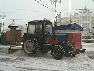 Мощные снегопады затруднили работу транспорта во многих регионах России