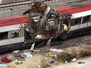 В Испании - день национального траура. Ровно год назад в результате 10 взрывов в четырех пригородных поездах Мадрида погибло 192 человека, более 2 тысяч были ранены