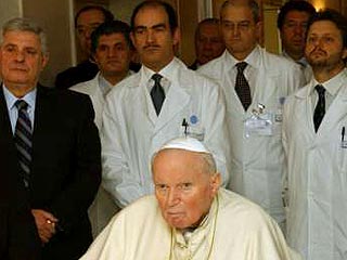 Папа Римский выписан из клиники