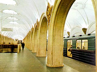 На станции московского метро "Павелецкая" пассажир попал под поезд
