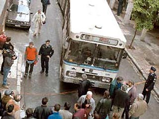 Греческая полиция установила личность преступника, расстрелявшего детей на остановке