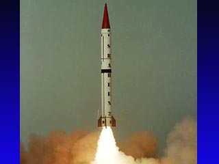 Пакистан провел в субботу успешное испытание ракеты дальнего радиуса действия Shaheen-2, способной нести ядерную боеголовку