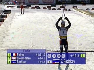 На финальном этапе Кубка мира по биатлону в Ханты-Мансийске российский спортсмен Сергей Рожков выиграл бронзовую награду в масс-старте на 15 километров
