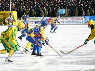 Архангельский "Водник" выигрывает кубок России по хоккею с мячом