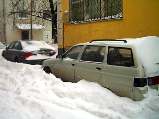 За эту зиму в столичном регионе выпало 198 см снега. По мнению Гидрометцентра РФ, нынешняя зима выдалась на удивление снежной, поэтому в скором времени москвичам предстоит пережить масштабное таяние накопившихся сугробов