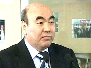 Акаев признал новый парламент легитимным и заявил, что власти Киргизии не допустят революции в стране