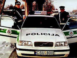 Полиция задержала трех курдов, подозреваемых в убийстве бывшего почетного консула Швеции в Литве Лейфа Аннермальма, сообщила служба новостей литовского телеканала LNK