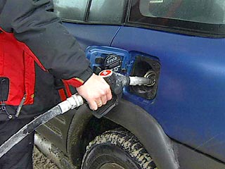 Подавляющее большинство россиян убеждены, что государство должно регулировать цены на бензин
