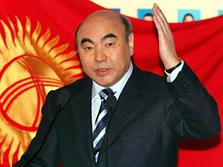 Источники в Бишкеке и Алма-Ате сообщили РИА "Новости", что, скорее всего, Акаев находится на территории Казахстана