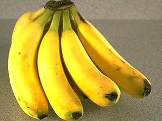 Американка помогла задержать грабителя, забросав его бананами