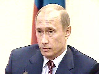 Путин пригласил в Россию бежавшего из Киргизии президента Акаева