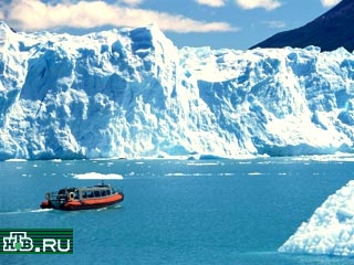 Китаец Ван Гани и чилийка Сандра Бараона отважились устроить заплыв в водах близ Антарктиды