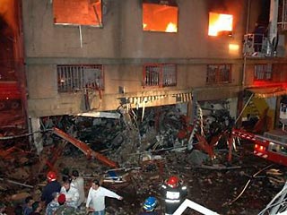 Взрыв заминированного автомобиля в индустриальном пригороде ливанской столицы привел к мощному пожару и стал причиной гибели двух человек и ранения девяти