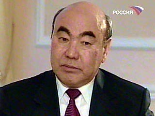 Акаев признал свои ошибки, заявил, что его хотели убить, и что он остается президентом Киргизии