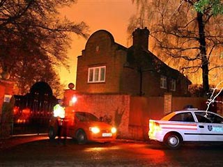 Пожар вынудил семейку Осборнов бежать из дома