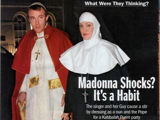 В день еврейского праздника Пурим певица и ее супруг пришли в лондонский Центр Каббалы в скандальных карнавальных костюмах &#8211; Мадонна оделась монахиней, а Ритчи примерил облачение Римского Папы