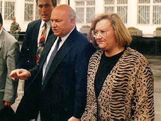 Елена Батурина, супруга мэра Москвы Юрия Лужкова и единственная россиянка, обладающая миллиардным состоянием, продала треть своего бизнеса