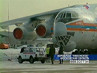 Транспортный самолет Ил-76 благополучно приземлился в аэропорту Медана утром в пятницу после 14-часового перелета