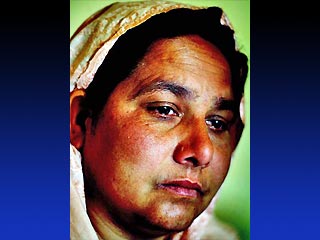 Афганская домохозяйка, которая была членом банды похитителей автомобилей, должна предстать перед судом по обвинению в убийстве 27 мужчин, включая ее мужа. Ширин Гул, ее сын, ее любовник и еще 4 их сообщника были арестованы несколько месяцев назад
