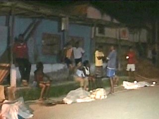 До 30 человек выросло число жертв массовых убийств, совершенных в четверг ночью в двух пригородах Рио-де-Жанейро. Как передает телекомпания Globo, 17 жертв уже опознаны
