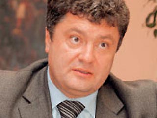 Секретарь Совета национальной безопасности и обороны Петр Порошенко отметил, что "с 2000- 2001 годов все эти войны компроматов продемонстрировали свою несостоятельность". Он также опроверг возможность шантажа украинской власти этими пленками со стороны ко