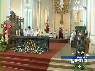 В московском католическом кафедральном соборе совершается заупокойная месса по Папе