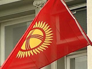 Аскар Акаев слагает с себя полномочия президента Киргизии