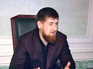 Первый вице-премьер Чечни Рамзан Кадыров пообещал сделать все для уничтожения лидера террористов Шамиля Басаева до 9 мая