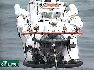 Британская мини-подлодка LR-5 сегодня утром вышла в зону катастрофы "Курска" и к 8.00 должна была спуститься под воду