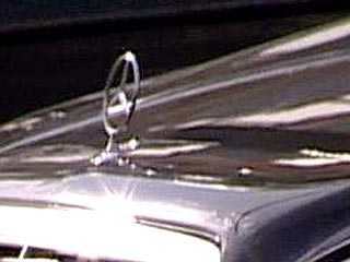 На Mercedes зампреда "Внешэкономбанка" кто-то положил муляж бомбы
