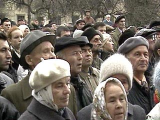 Более 100 человек приняли участие в Казани в санкционированном митинге в защиту пенсионеров, организованном татарстанским отделением Российской коммунистической рабочей партии