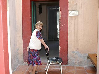 Мэр Мехико подарил пожилым проституткам муниципальное здание