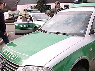 Инцидент произошел в городе Эннепетал (земля Северный Рейн-Вестфалия). Первое сообщение о захвате поступило в полицию в 12:55 по местному времени