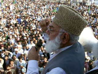 На митингах пакистанские фундаменталисты выражают солидарность с борьбой мусульман Кашмира
