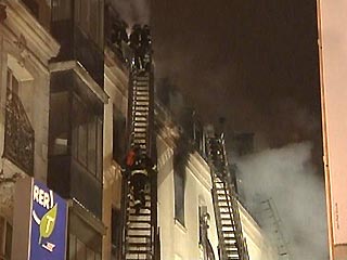В парижской гостинице Paris-Opera в результате пожара, по обнародованным сегодня данным, погиб 21 человек, в том числе десять детей