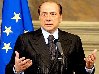 Председатель Совета министров Италии Сильвио Берлускони не уйдет в отставку и скорректирует состав своего правительства