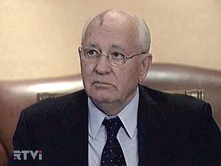 Горбачев призвал защитить Путина от его окружения и рекомендовал Медведеву уйти с поста главы администрации