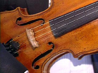 Антонио Страдивари создал эту скрипку в 1699 году, когда ему было 55 лет. Великий итальянский мастер как раз подходил к "золотому периоду" своего творчества